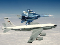 [ẢNH] Su-27 Nga bị chiến đấu cơ NATO 