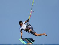 Khoáng đạt Festival lướt ván thả diều trên biển