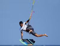 Khoáng đạt Festival lướt ván thả diều trên biển