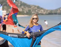 Khoáng đạt Festival lướt ván thả diều trên biển