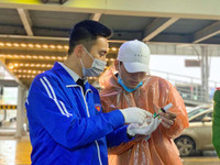 Tuổi trẻ Thủ đô phát 10.000 khẩu trang miễn phí giúp người dân phòng virus Corona