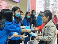 Tuổi trẻ Thủ đô phát 10.000 khẩu trang miễn phí giúp người dân phòng virus Corona
