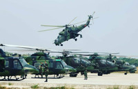 [ẢNH] Trực thăng tấn công hạng nặng Mi-35P 'thổi' sập lễ đài tại Indonesia