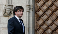 Tây Ban Nha tìm mọi cách ngăn chặn ông Puigdemont được bầu lại làm Thủ hiến Catalonia