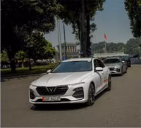 Diễu phố Hà Nội, dàn xe VinFast Lux thu hút mọi ánh nhìn