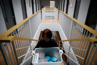 [ẢNH] Người Hàn Quốc trả tiền vào tù để được tự do, thoát khỏi mệt mỏi vì cuộc sống hàng ngày