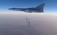 [ẢNH] Nga cấp tốc điều máy bay ném bom chiến lược Tu-160 tới Syria trong tình hình nóng?