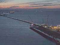 [ẢNH] Nga phòng thủ cho cây cầu nối với Crimea