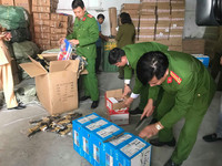 Cận cảnh số hàng hóa 