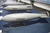 [ẢNH] Tàu vận tải Nga chở đầy bom có sức công phá lớn cập cảng Syria