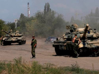 [ẢNH] Ukraine sắp sửa tung đấm thép vào dân quân miền Đông, Nga sẽ ngồi im?