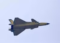 [ẢNH] Tiêm kích tàng hình J-20 Trung Quốc có thực sự rẻ hơn hẳn Su-35 và Su-57 Nga?