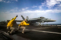 [ẢNH] Trung Đông căng như dây đàn khi tàu sân bay Mỹ áp sát Iran