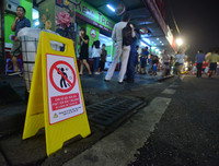 Ghi hình xử phạt hành vi xả rác nơi công cộng ở Hà Nội