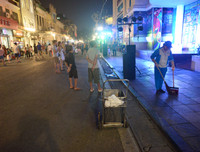 Ghi hình xử phạt hành vi xả rác nơi công cộng ở Hà Nội