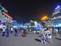 Ghi hình xử phạt hành vi xả rác nơi công cộng ở Hà Nội