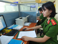 Nữ cảnh sát cơ động 6 lần trao tặng 