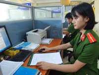 Nữ cảnh sát cơ động 6 lần trao tặng 