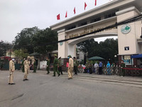 [Ảnh] Lực lượng Công an chốt chặn, kiểm soát chặt chẽ Bệnh viện Bạch Mai phòng dịch Covid-19