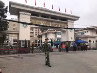 [Ảnh] Lực lượng Công an chốt chặn, kiểm soát chặt chẽ Bệnh viện Bạch Mai phòng dịch Covid-19