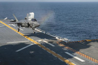 [ẢNH] Siêu tàu đổ bộ cùng F-35B của Mỹ rầm rập tập trận tại cửa ngõ biển Đông