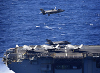 [ẢNH] Siêu tàu đổ bộ cùng F-35B của Mỹ rầm rập tập trận tại cửa ngõ biển Đông