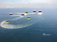 [ẢNH] Chiến hạm Nga, Ukraine đối đầu tại Crimea, súng đã nổ, nguy cơ chiến tranh