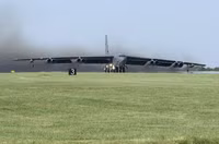 [ẢNH] Mỹ điều B-52 sẵn sàng ném bom rải thảm nếu đối phương tiếp cận xác F-35A Nhật Bản