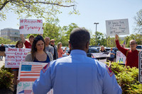 [ẢNH] Biểu tình nổ ra tại nhiều bang tại Mỹ đòi tái mở cửa bất chấp Covid-19