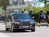 [ẢNH] Nếu có tiền, bạn có thể mua siêu xe gần tương tự như của tổng thống Putin