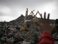 [ẢNH] Cận cảnh cuộc sống vất vả mưu sinh tại bãi rác lớn nhất thế giới