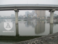 Xe đạp lọc nước ở hồ Hoàng Cầu 