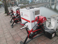 Xe đạp lọc nước ở hồ Hoàng Cầu 