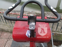 Xe đạp lọc nước ở hồ Hoàng Cầu 