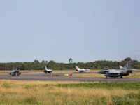 [ẢNH] 'Chiến đấu cơ' đắt hơn F-35A Mỹ tiếp tục đổ về Trung Đông