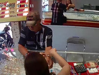 Tuyệt chiêu đối phó với kẻ cướp hiệu vàng manh động, táo tợn