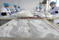 [ẢNH] Tại sao Trung Quốc lại đứng trước nguy cơ thừa hàng chục triệu khẩu trang?