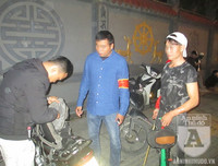 [ẢNH] Điều 'lạ', thú vị tại chốt 141 trong đêm người Hà Nội ăn mừng chiến thắng trước UAE