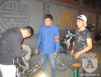 [ẢNH] Điều 'lạ', thú vị tại chốt 141 trong đêm người Hà Nội ăn mừng chiến thắng trước UAE