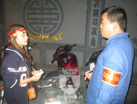 [ẢNH] Điều 'lạ', thú vị tại chốt 141 trong đêm người Hà Nội ăn mừng chiến thắng trước UAE