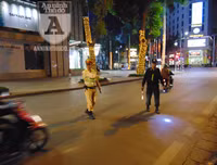 [ẢNH] Điều 'lạ', thú vị tại chốt 141 trong đêm người Hà Nội ăn mừng chiến thắng trước UAE