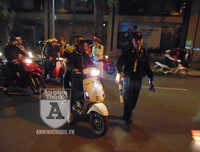 [ẢNH] Điều 'lạ', thú vị tại chốt 141 trong đêm người Hà Nội ăn mừng chiến thắng trước UAE