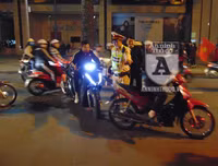 [ẢNH] Điều 'lạ', thú vị tại chốt 141 trong đêm người Hà Nội ăn mừng chiến thắng trước UAE