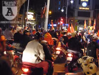 [ẢNH] Điều 'lạ', thú vị tại chốt 141 trong đêm người Hà Nội ăn mừng chiến thắng trước UAE