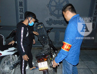 [ẢNH] Điều 'lạ', thú vị tại chốt 141 trong đêm người Hà Nội ăn mừng chiến thắng trước UAE