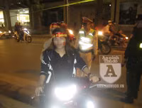 [ẢNH] Điều 'lạ', thú vị tại chốt 141 trong đêm người Hà Nội ăn mừng chiến thắng trước UAE