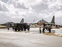 [ẢNH] Su-25 hiện diện tại Hmeimim nhiều bất thường, dấu hiệu sắp đánh lớn?