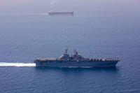 [ẢNH] Hai tàu đổ bộ khổng lồ của hải quân Mỹ liên tiếp bốc cháy