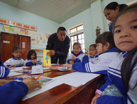 Gieo tình yêu và đốm lửa say mê học tập, sáng tạo ở một điểm trường xa