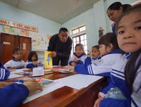 Gieo tình yêu và đốm lửa say mê học tập, sáng tạo ở một điểm trường xa